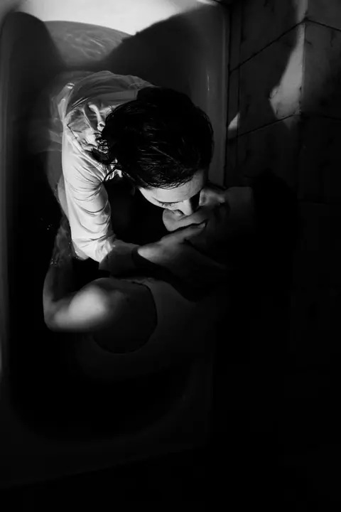 LOVE AND WATER — Serie fotográfica · Enrike Segarra, 3/8
