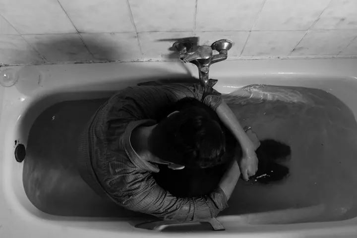 LA BAÑERA — Serie fotográfica · Enrike Segarra, 4/8