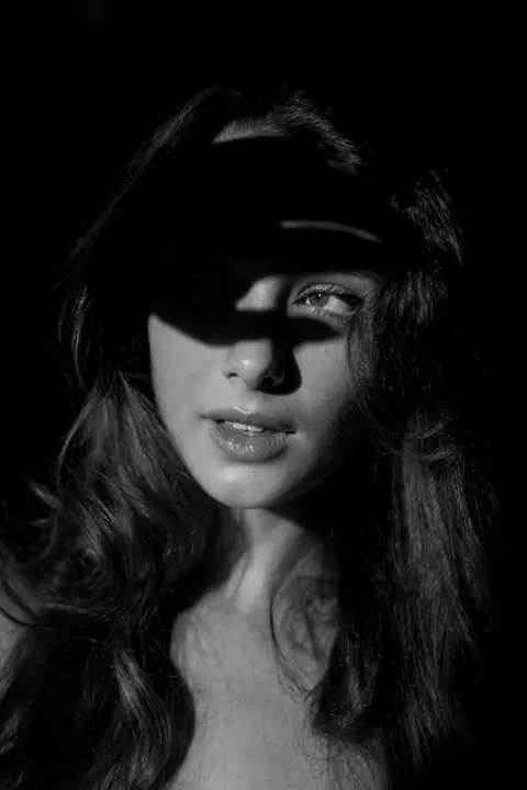 THE BEAUTY OF DARKNESS — Serie fotográfica · Enrike Segarra, 4/7