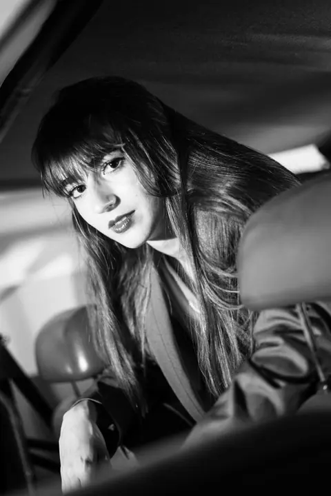 IM NOT YOUR PRETTY GIRLD — Serie fotográfica · Enrike Segarra, 4/25