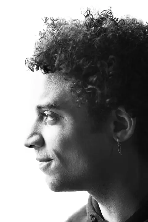 ALEJANDRO CUBA — Serie fotográfica · Enrike Segarra, 2/8