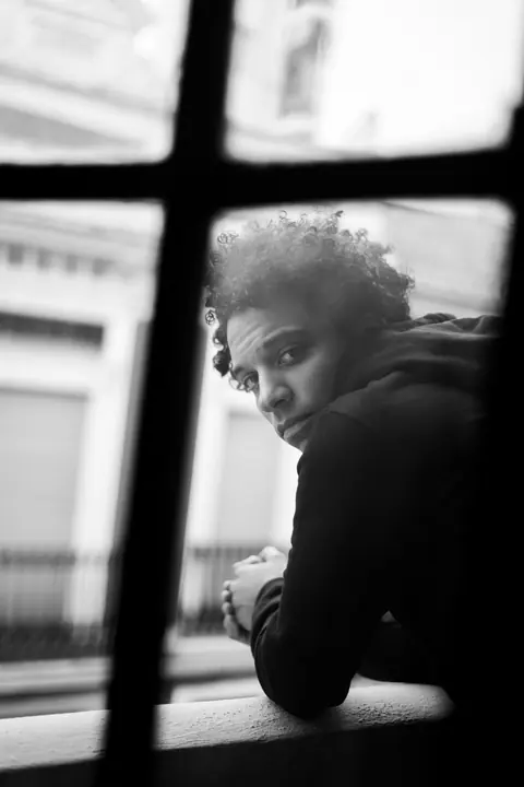 ALEJANDRO CUBA — Serie fotográfica · Enrike Segarra, 6/8