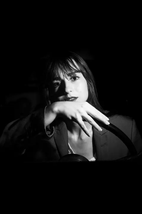 IM NOT YOUR PRETTY GIRLD — Serie fotográfica · Enrike Segarra, 11/25