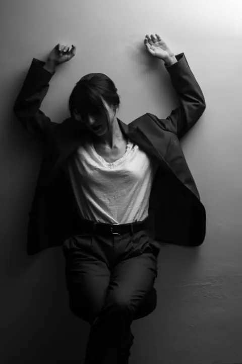 IM NOT YOUR PRETTY GIRLD — Serie fotográfica · Enrike Segarra, 24/25